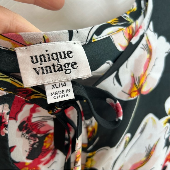 Unique Vintage black floral blouse button up flutter sleeves size 14 - Picture 3 of 5